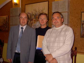 Seminarteilnehmer und Direktor des Ferienheims